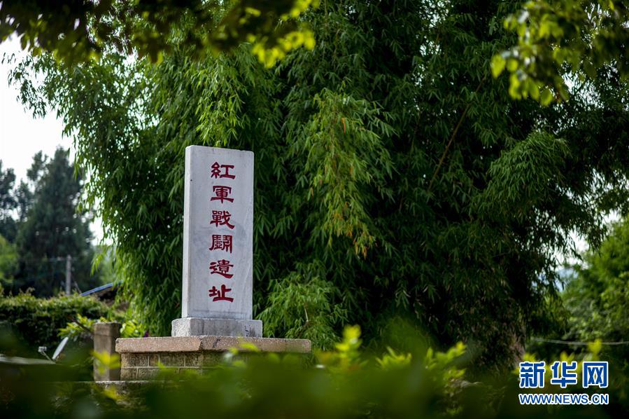 （壯麗70年·奮斗新時代——記者再走長征路·圖文互動）（6）龍?jiān)?ldquo;獻(xiàn)”圖： “助力”巧渡金沙江 