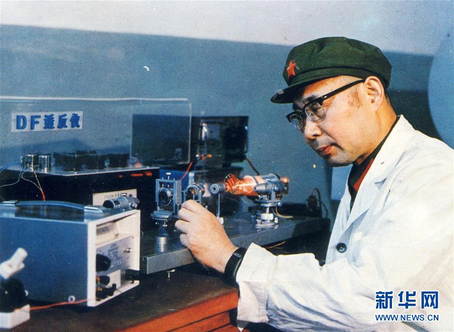 （愛國情 奮斗者·圖文互動）（2）永不停轉(zhuǎn)的“陀螺”——追記中國工程院院士、國防科技大學(xué)教授高伯龍
