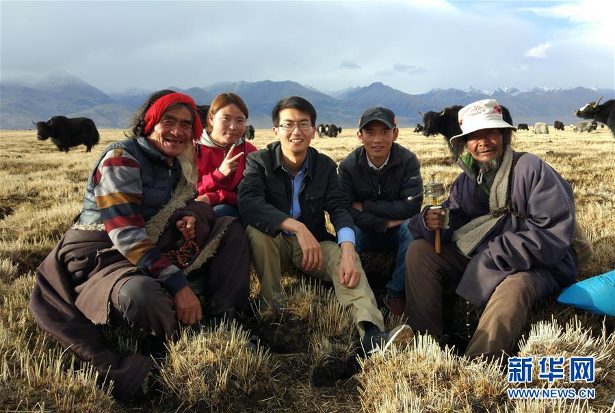 （在習(xí)近平新時代中國特色社會主義思想指引下——新時代新作為新篇章·總書記關(guān)心的百姓身邊事·圖文互動)（1）“我走進(jìn)大山，是為了讓你走出大山”——大學(xué)生支教故事