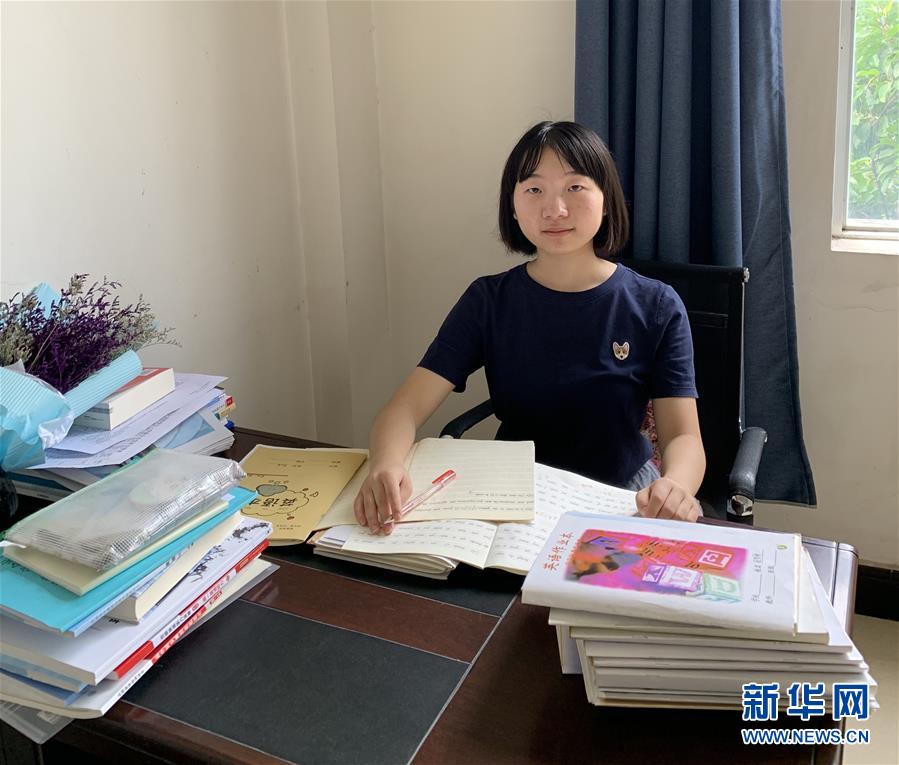 （在習(xí)近平新時代中國特色社會主義思想指引下——新時代新作為新篇章·總書記關(guān)心的百姓身邊事·圖文互動)（2）“我走進(jìn)大山，是為了讓你走出大山”——大學(xué)生支教故事