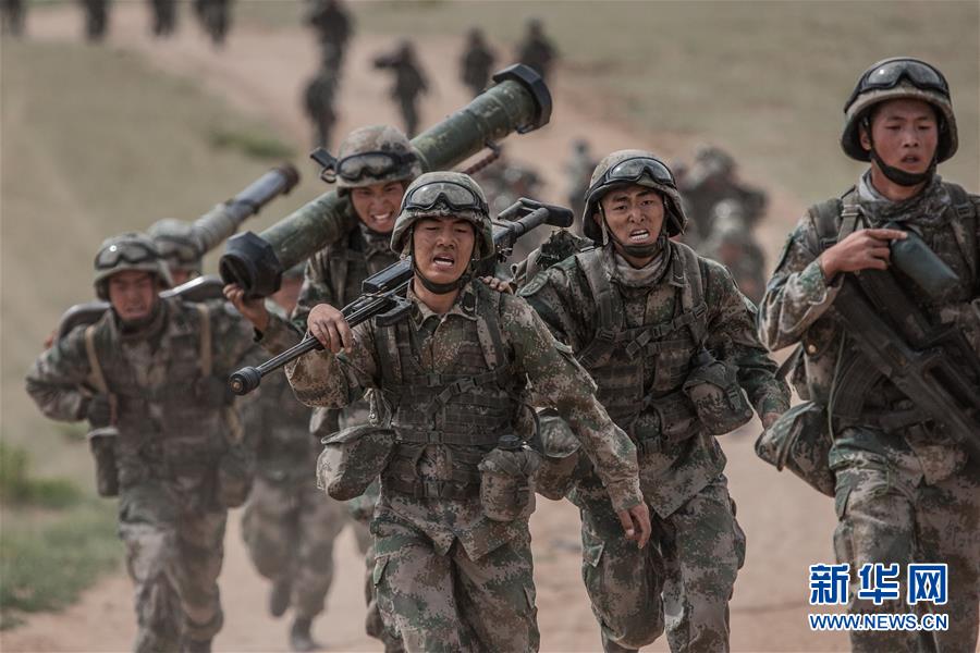 （新華全媒頭條·圖文互動(dòng)）（13）沿著中國(guó)特色強(qiáng)軍之路闊步前進(jìn)——黨中央、中央軍委領(lǐng)導(dǎo)推進(jìn)國(guó)防和軍隊(duì)建設(shè)70年紀(jì)實(shí)
