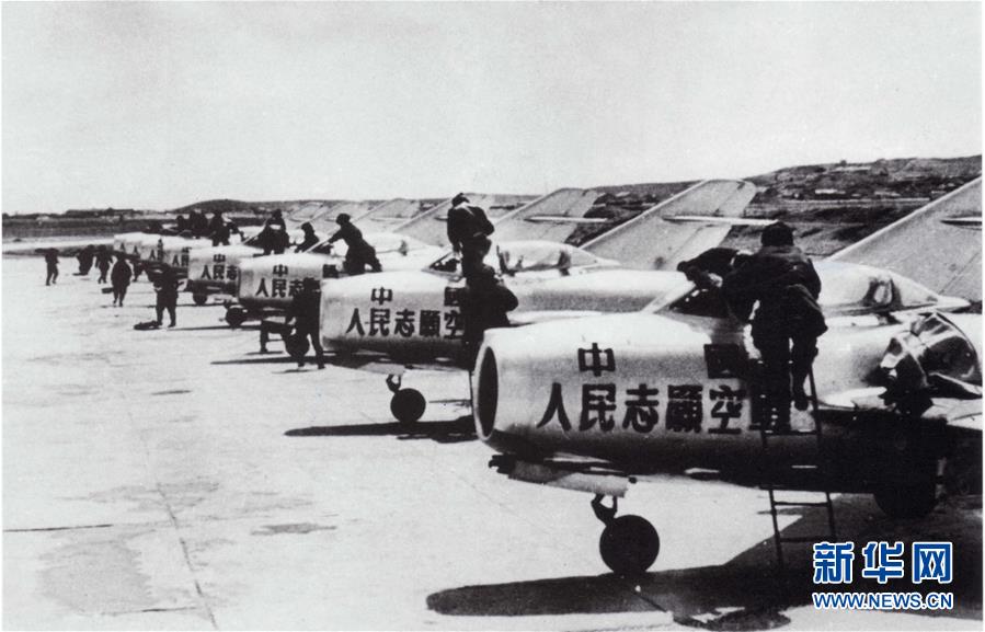 （新華全媒頭條·人民空軍70年·圖文互動(dòng)）（3）陽(yáng)光照耀奮飛的航程——黨中央、中央軍委和習(xí)主席關(guān)心人民空軍建設(shè)發(fā)展紀(jì)實(shí)