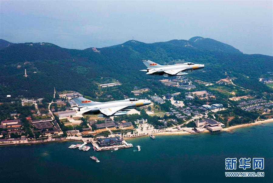 （新華全媒頭條·人民空軍70年·圖文互動(dòng)）（11）陽(yáng)光照耀奮飛的航程——黨中央、中央軍委和習(xí)主席關(guān)心人民空軍建設(shè)發(fā)展紀(jì)實(shí)