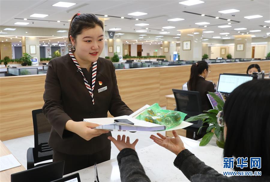 （四中全會精神在基層·圖文互動）（1）千億資本為何在這里匯聚？——遼寧沈撫新區(qū)優(yōu)化營商環(huán)境見聞
