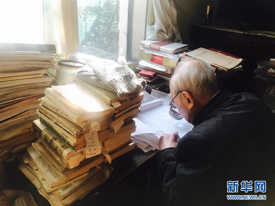 （新華全媒頭條·圖文互動）（10）滄海橫流 信仰彌堅(jiān)——記共產(chǎn)黨員、湘潭大學(xué)九旬教授滄南