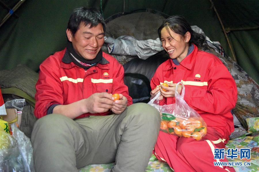 （新春走基層·圖文互動(dòng)）（7）寒冬里，“沙漠玫瑰”猶自綻放