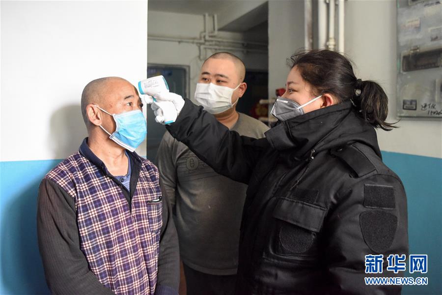 （聚焦疫情防控·圖文互動）（4）“我們多跑跑，居民更安全”——直擊新疆基層社區(qū)疫情防控