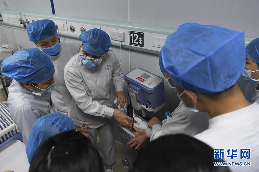 （圖文互動）（1）“你們逆行，我們護(hù)航”——廣西關(guān)愛一線醫(yī)務(wù)工作者見聞 