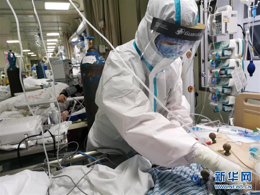 （一線抗疫群英譜·圖文互動）（1）生命之光，溫暖“無面之交”——記抗疫一線重癥監(jiān)護(hù)室90后護(hù)士金鈺 
