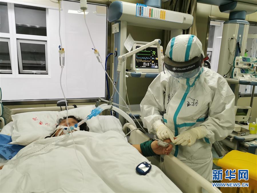 （一線抗疫群英譜·圖文互動）（2）生命之光，溫暖“無面之交”——記抗疫一線重癥監(jiān)護(hù)室90后護(hù)士金鈺 