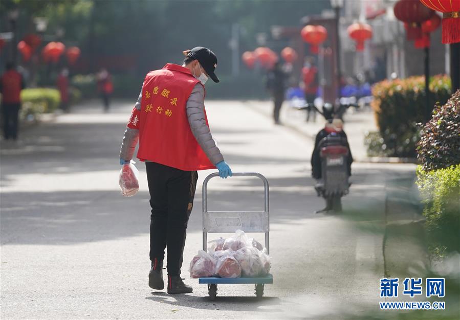 （新華全媒頭條·圖文互動）（11）一鼓作氣，不勝不休！——寫在疫情防控阻擊戰(zhàn)的關(guān)鍵時刻