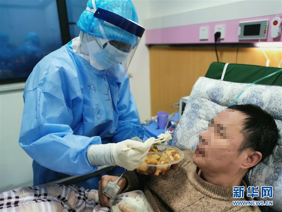 （一線抗疫群英譜·圖文互動）（3）“我們，撐得起！”——軍隊支援湖北醫(yī)療隊年輕醫(yī)務(wù)工作者的青春宣言