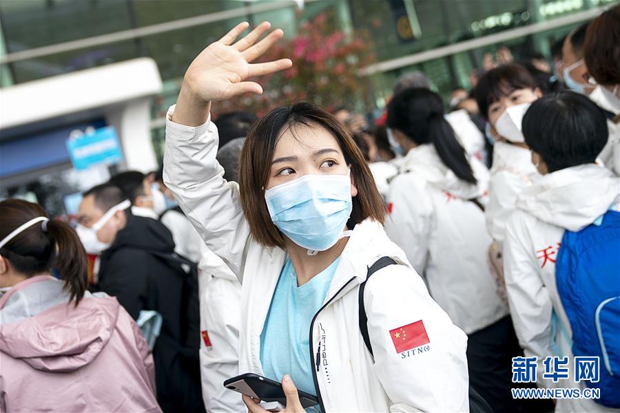 （新華全媒頭條·圖文互動(dòng)）（4）最美逆行者，武漢永遠(yuǎn)記得你！——首批援鄂醫(yī)療隊(duì)返程紀(jì)實(shí)