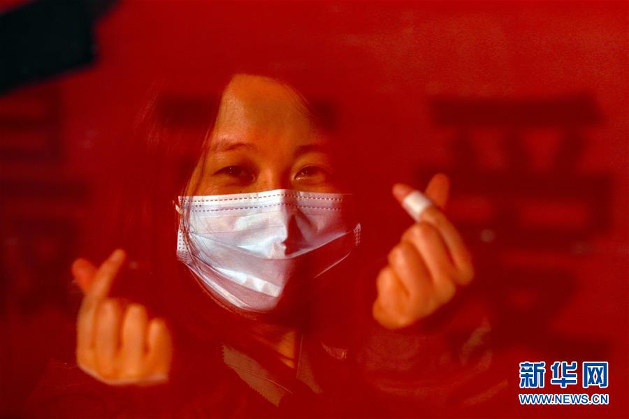 （新華全媒頭條·圖文互動(dòng)）（5）最美逆行者，武漢永遠(yuǎn)記得你！——首批援鄂醫(yī)療隊(duì)返程紀(jì)實(shí)