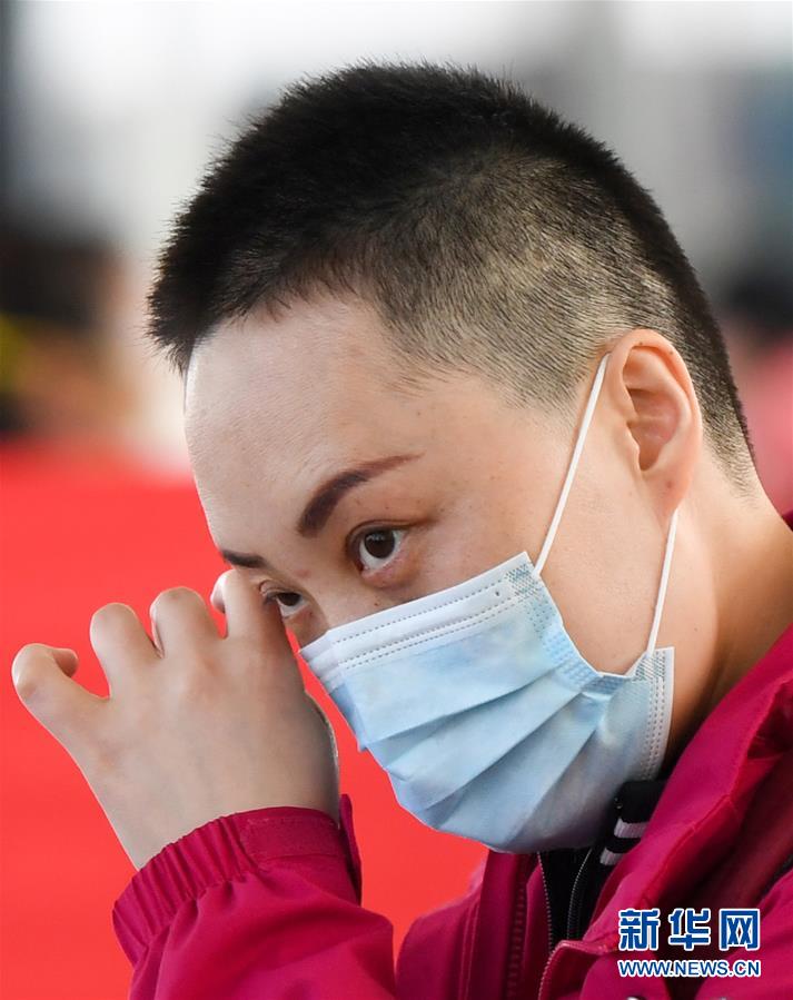 （新華全媒頭條·圖文互動(dòng)）（11）最美逆行者，武漢永遠(yuǎn)記得你！——首批援鄂醫(yī)療隊(duì)返程紀(jì)實(shí)