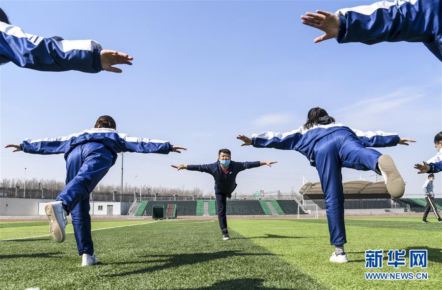 （圖文互動(dòng)）（8）“早”安同學(xué)，“早”安老師！——新疆初高中畢業(yè)班復(fù)課一周回訪見聞