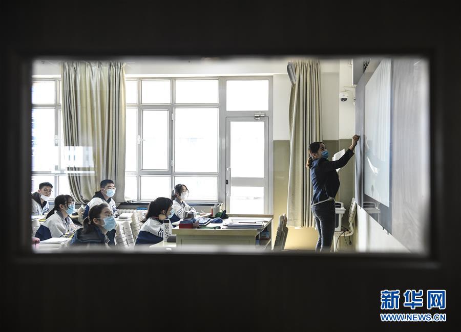（圖文互動(dòng)）（10）“早”安同學(xué)，“早”安老師！——新疆初高中畢業(yè)班復(fù)課一周回訪見聞