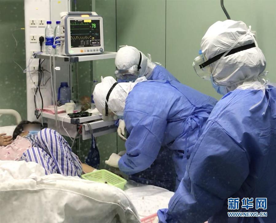 （一線(xiàn)抗疫群英譜·圖文互動(dòng)）（1）除夕夜奔赴隔離重癥病房的侯坤