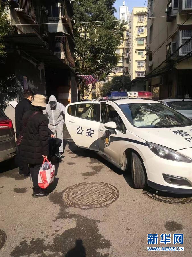 （習(xí)近平致敬的戰(zhàn)“疫”英雄·公安干警篇·圖文互動）（5）他們，抗疫一線鑄警魂