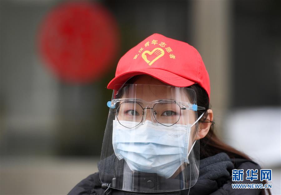 （習近平致敬的戰(zhàn)“疫”英雄·志愿者篇·圖文互動）（4）他們，微光成炬照征程
