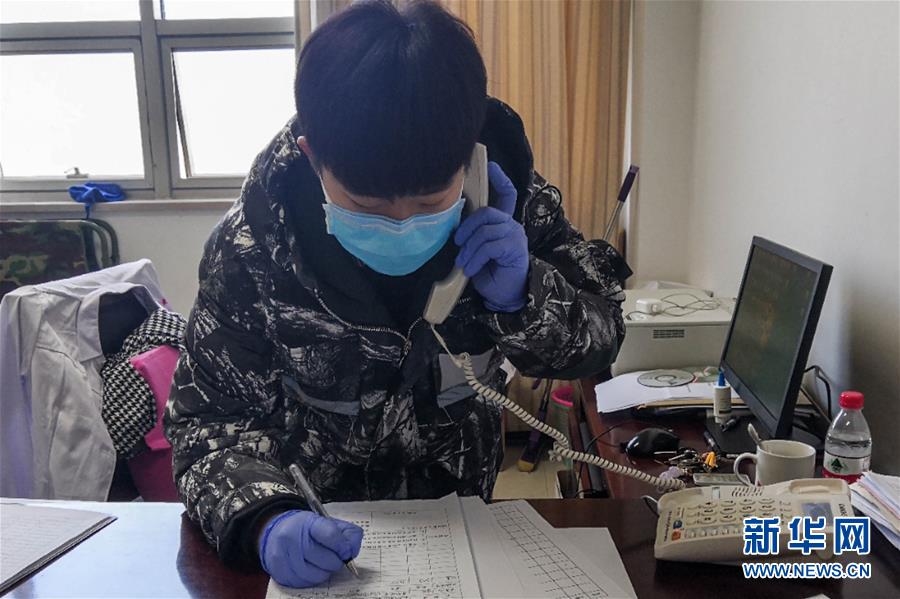 （一線抗疫群英譜·圖文互動）（2）大學(xué)生志愿者譚藝西：在武漢，我和媽媽共戰(zhàn)“疫”