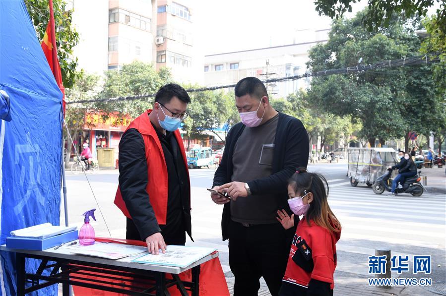 （一線抗疫群英譜·圖文互動）（1）“再年輕，也要學(xué)做頂梁柱”——記“95后”干警李文超