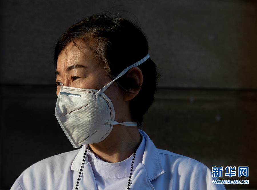 （聚焦疫情防控·圖文互動(dòng)）（15）分秒必爭(zhēng)！一切為了治病救人——中國(guó)抗疫生命至上的生動(dòng)實(shí)踐