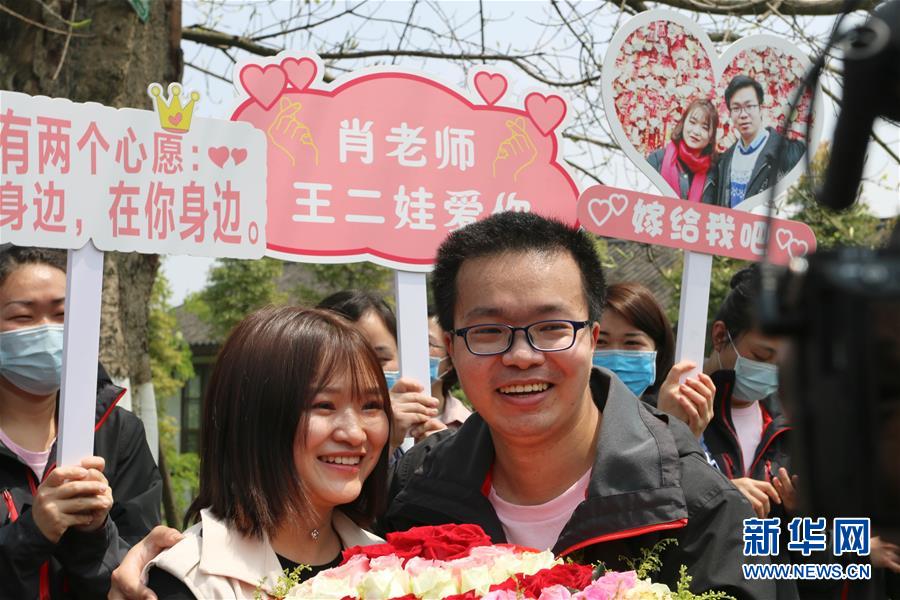 （新華全媒頭條·圖文互動）（12）“我看不見你的樣子，但我知道你是誰”——寫在國際護士節(jié)來臨之際