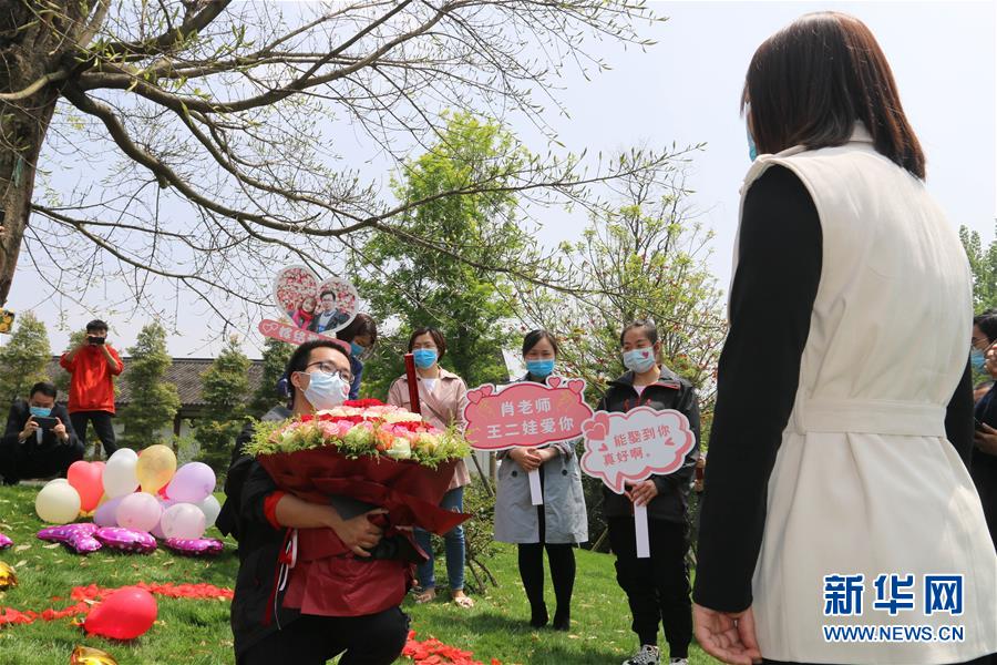 （新華全媒頭條·圖文互動）（13）“我看不見你的樣子，但我知道你是誰”——寫在國際護士節(jié)來臨之際
