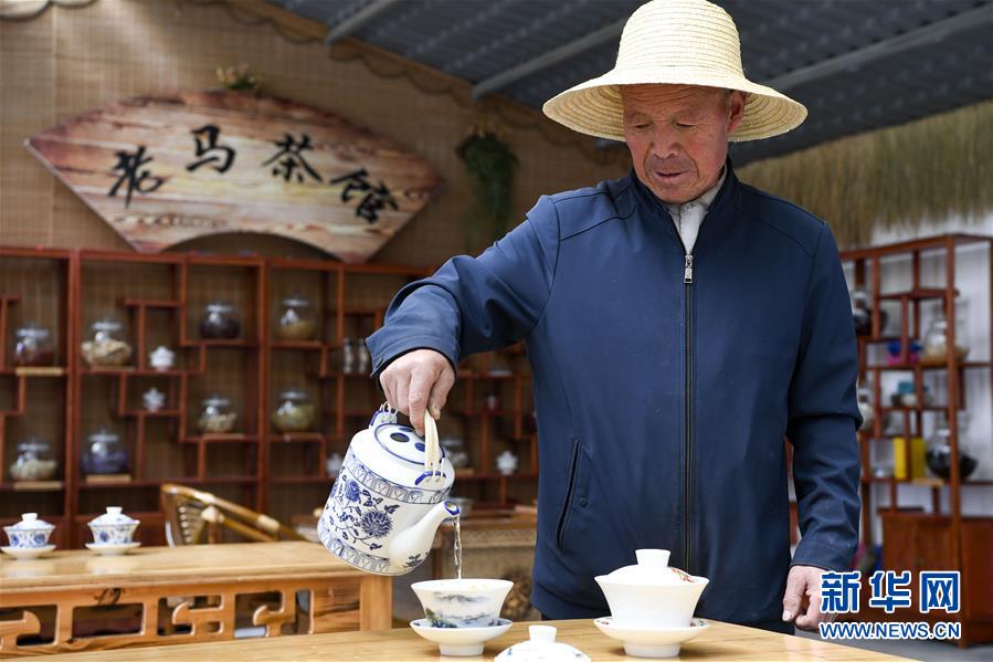 （新華全媒頭條·圖文互動(dòng)）（5）初夏，循著總書記的腳步探訪產(chǎn)業(yè)扶貧新事
