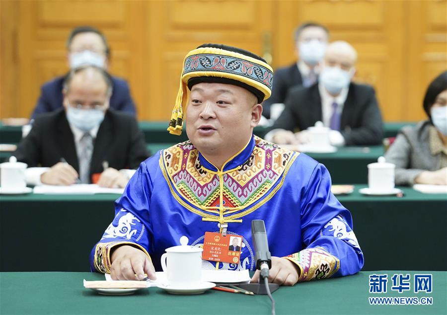 （新華全媒頭條·圖文互動）（8）從人民中汲取磅礴力量——習(xí)近平總書記同出席2020年全國兩會人大代表、政協(xié)委員共商國是紀(jì)實