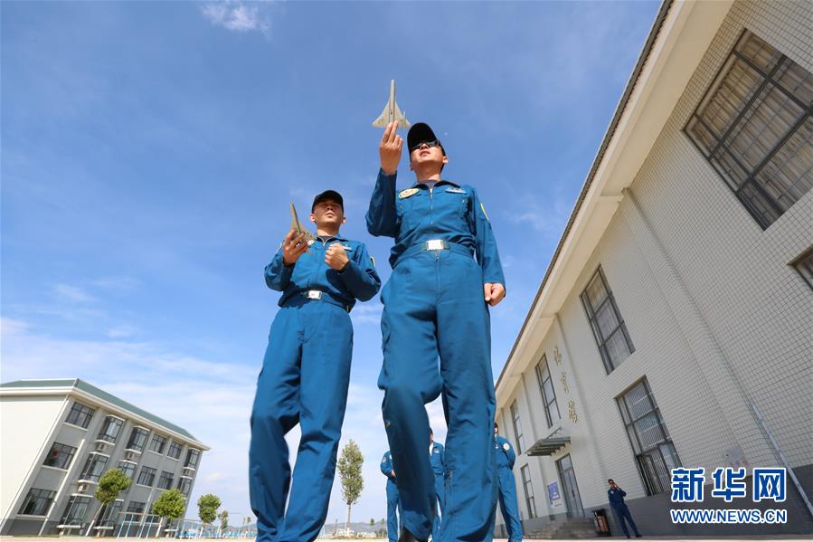 （圖文互動）（3）5290小時！中國空軍殲擊機飛行紀(jì)錄保持者光榮停飛