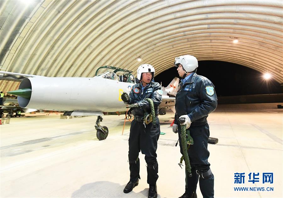（圖文互動）（5）5290小時！中國空軍殲擊機飛行紀(jì)錄保持者光榮停飛