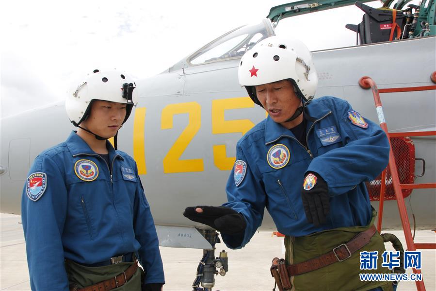 （圖文互動）（6）5290小時！中國空軍殲擊機飛行紀(jì)錄保持者光榮停飛