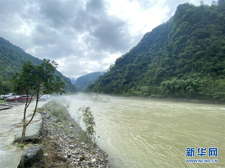 （防汛抗洪·圖文互動）（1）山洪襲來前，澧水河畔大轉(zhuǎn)移