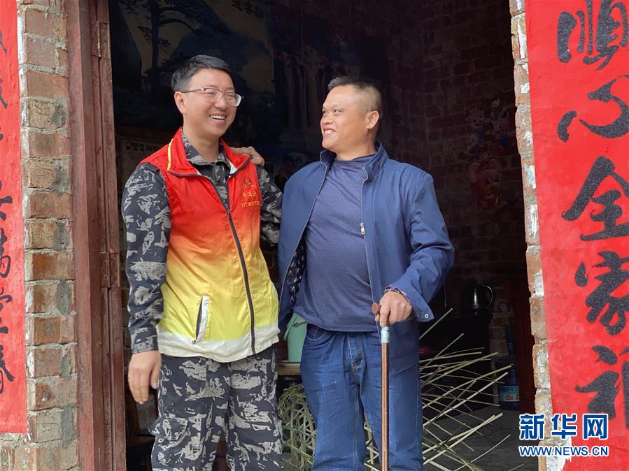 （在習(xí)近平新時(shí)代中國特色社會主義思想指引下——新時(shí)代新作為新篇章·習(xí)近平總書記關(guān)切事·圖文互動(dòng)）（4）青春做伴，西部放歌——走近扎根西部建設(shè)邊疆的大學(xué)生們