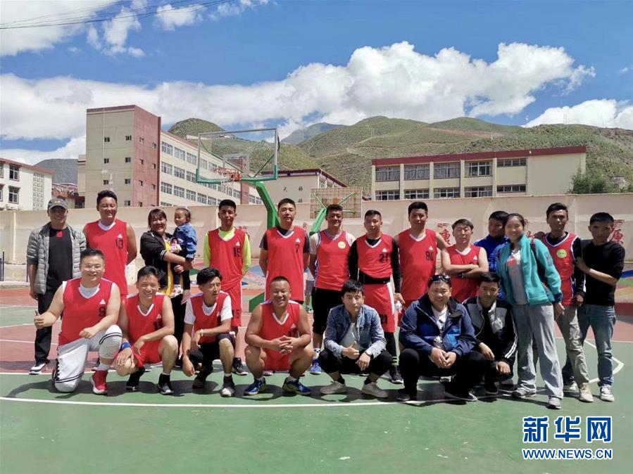 （在習(xí)近平新時(shí)代中國特色社會主義思想指引下——新時(shí)代新作為新篇章·習(xí)近平總書記關(guān)切事·圖文互動(dòng)）（2）青春做伴，西部放歌——走近扎根西部建設(shè)邊疆的大學(xué)生們