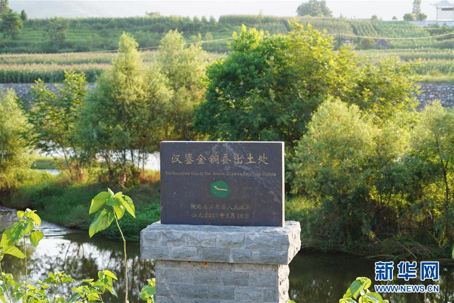 （走向我們的小康生活·圖文互動）（5）綠了青山，紅了日子——秦巴山區(qū)群眾繪出小康“調(diào)色板”