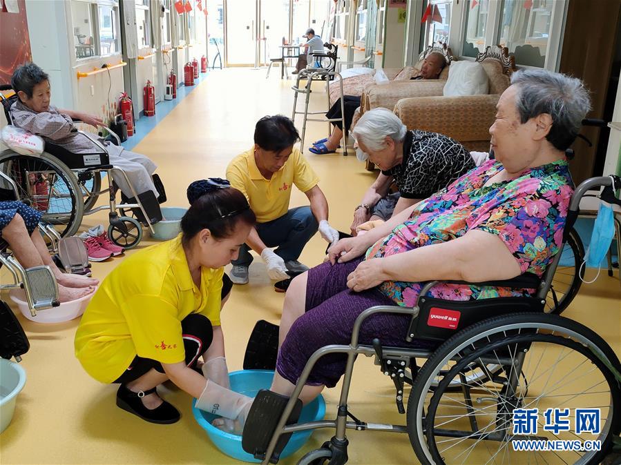 （走向我們的小康生活·圖文互動(dòng)）（3）北京“老有所養(yǎng)”的床邊、身邊、周邊事