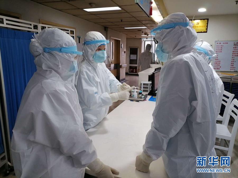 （抗疫一線醫(yī)務(wù)人員英雄群體·圖文互動）（3）“救治危重病人，我們拼盡全力”——記四川大學(xué)華西醫(yī)院援鄂重癥救治醫(yī)療隊(duì)