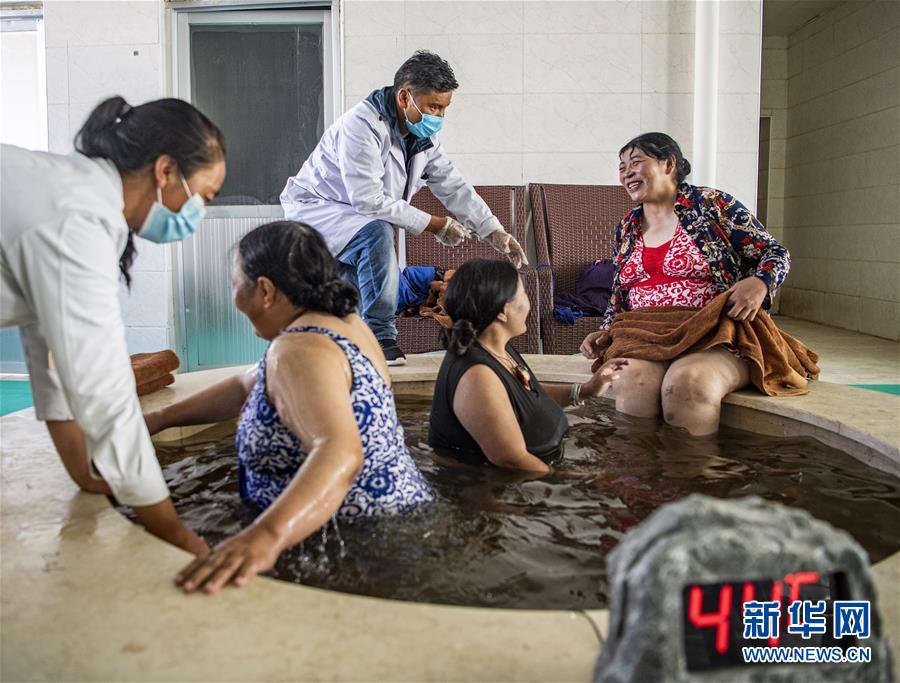 （新華全媒頭條·走向我們的小康生活·圖文互動(dòng)）（10）扎西德勒，我們的新家園——西藏易地扶貧搬遷搬出幸福美好新生活
