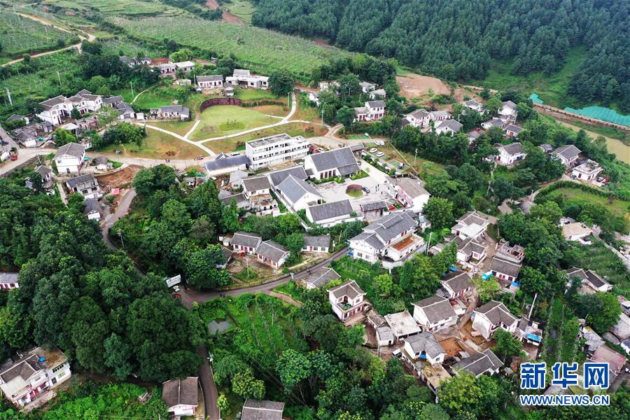 （全面建成小康社會“百城千縣萬村調(diào)研行”·圖文互動(dòng)）（4）海雀村的“第五代房”