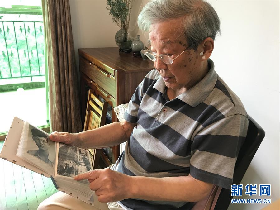 （紀念抗美援朝70周年·圖文互動）戰(zhàn)地金達萊，花兒為誰開？——記志愿軍老戰(zhàn)士文工隊員任紅舉