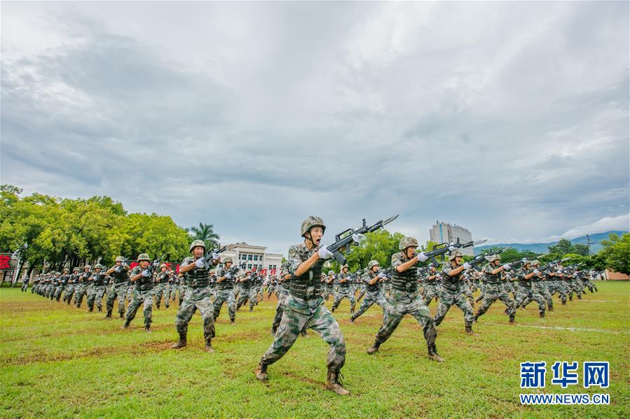 （在習(xí)近平強(qiáng)軍思想指引下·我們?cè)趹?zhàn)位報(bào)告·圖文互動(dòng)）（2）千里移防，鐵心跟黨走——南部戰(zhàn)區(qū)陸軍第75集團(tuán)軍某紅軍旅政治建軍、練兵備戰(zhàn)記事