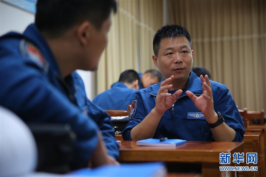 （在習(xí)近平強(qiáng)軍思想指引下·我們在戰(zhàn)位報(bào)告·圖文互動(dòng)）（4）偵天探海 狩獵?？?mdash;—南部戰(zhàn)區(qū)海軍航空兵某師加速轉(zhuǎn)型提升新質(zhì)戰(zhàn)斗力記事