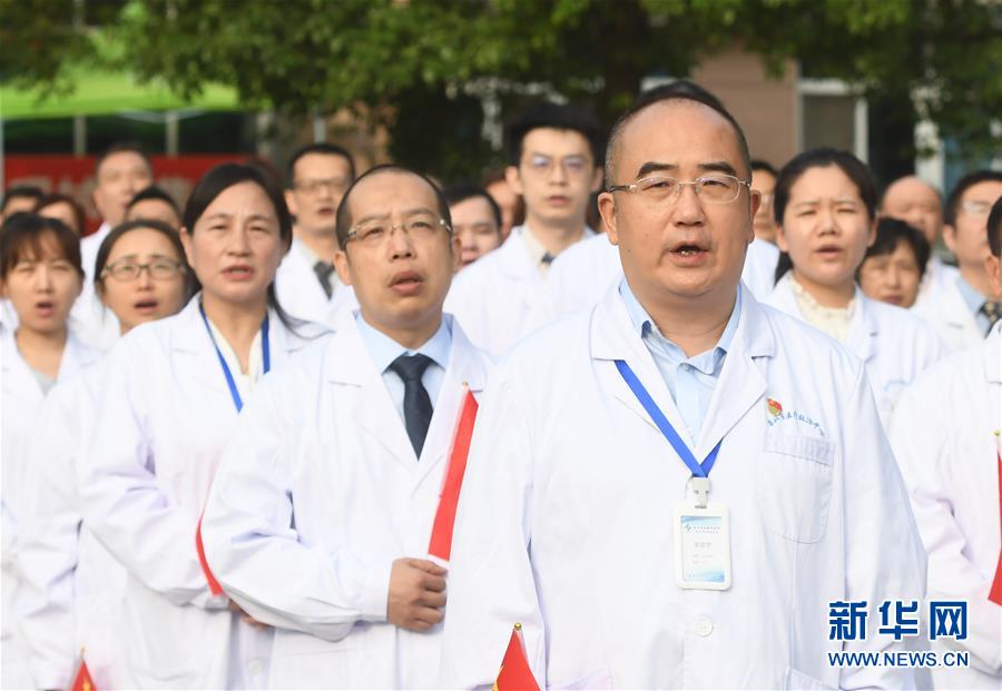 （抗疫先進(jìn)事跡·圖文互動）（2）張定宇：疫情“暴風(fēng)眼”里，“漸凍”之軀與時間賽跑