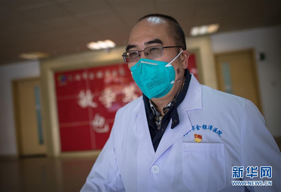 （抗疫先進(jìn)事跡·圖文互動）（3）張定宇：疫情“暴風(fēng)眼”里，“漸凍”之軀與時間賽跑