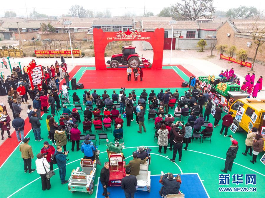 （五中全會精神在基層·圖文互動）（1）天津、福建、廣東、云南等地創(chuàng)新形式讓黨的十九屆五中全會精神“飛入尋常百姓家”