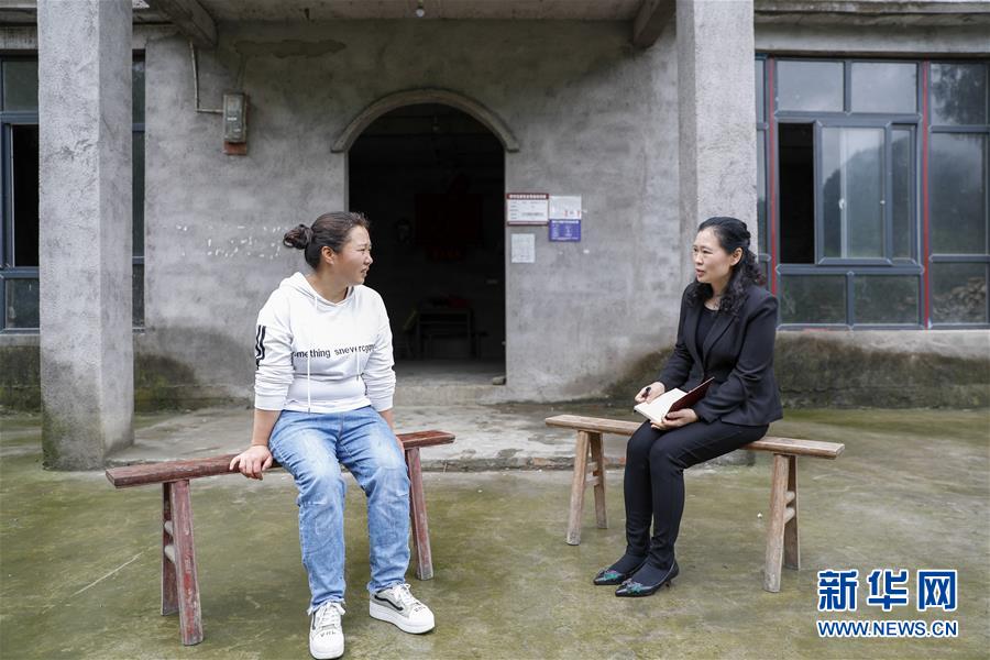 （兩會人物·圖文互動）（4）帶娃、賺錢兩不誤——一位農(nóng)民工代表眼中的脫貧新工作