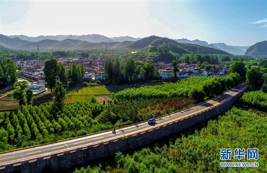 （新華全媒頭條·圖文互動(dòng)）（6）上下同心再出發(fā)——習(xí)近平總書記同出席2019年全國兩會(huì)人大代表、政協(xié)委員共商國是紀(jì)實(shí)